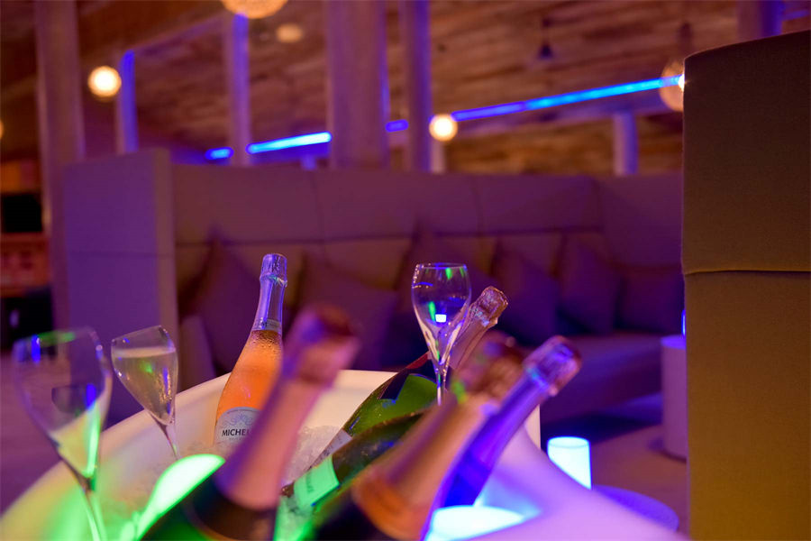 库拉玛蒂 - 阁楼香槟酒吧图片1 - Kuramathi Resort Maldives Champagne Loft Photo 1