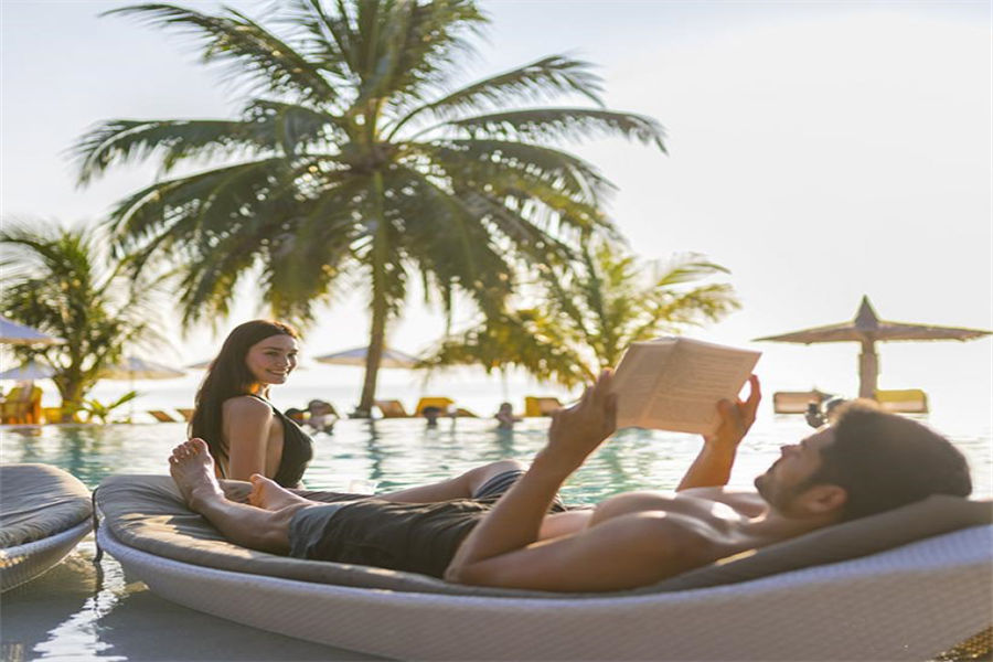 圣塔拉富士 - 池畔酒吧图片2 - Centara Ras Fushi Resort & Spa Maldives Waves Pool Bar Photo 2
