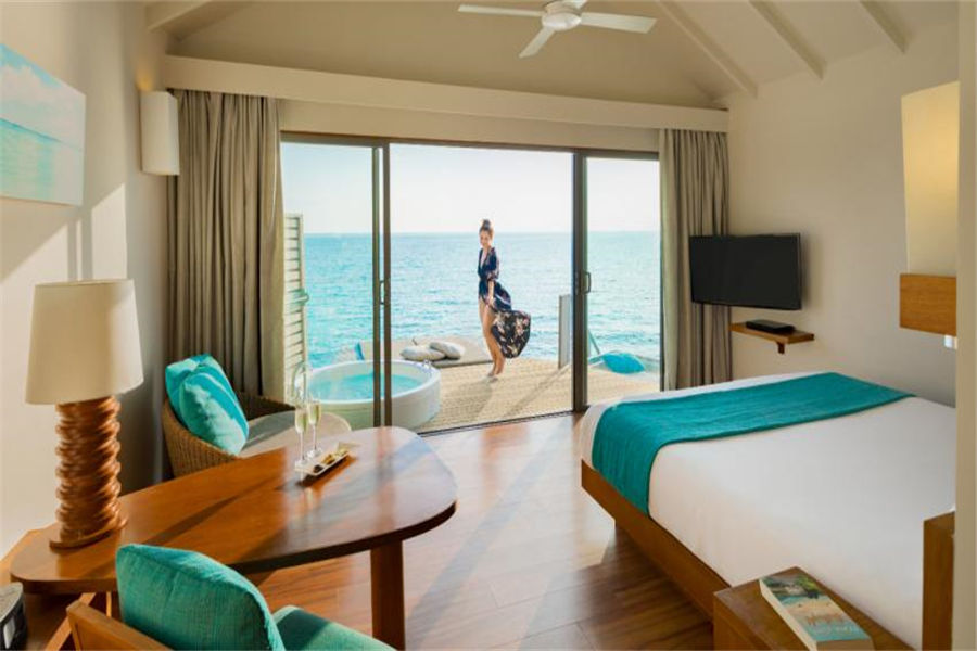 圣塔拉富士 - 高级豪华日落水上别墅图片2 - Centara Ras Fushi Resort & Spa Maldives Premium Deluxe Sunset Overwater Villa Photo 2