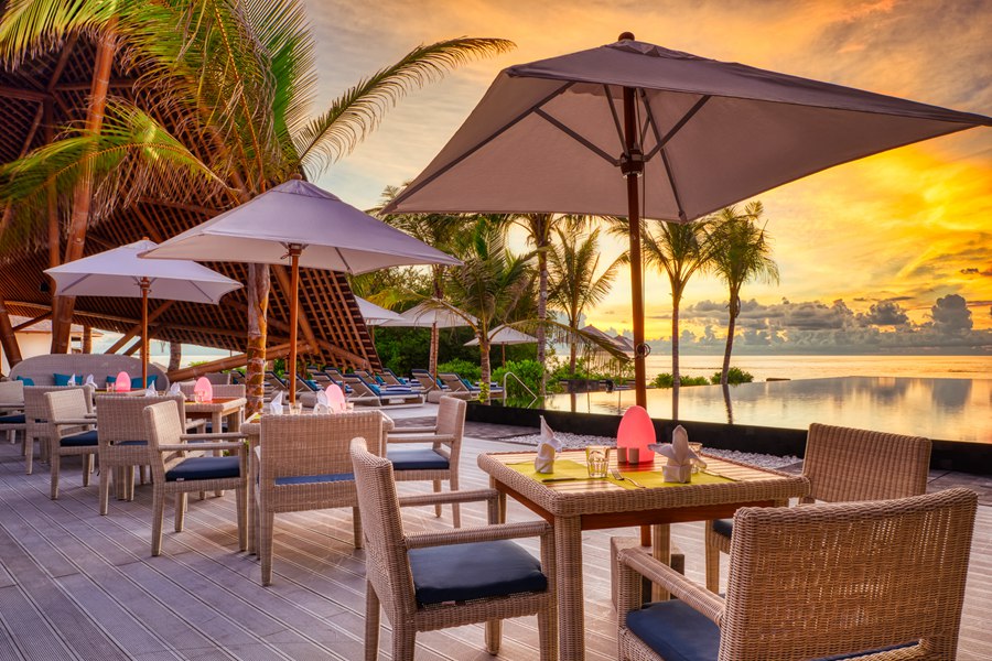库勒迪瓦鲁 - 池畔烧烤餐厅图片1 - Kuredhivaru Resort and Spa Latitude 5.5 Photo 1