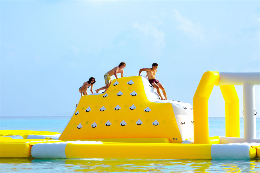 芙拉瓦希 - 充气水上乐园图片1 - The Standard，Huruvalhi Maldives Water Park Photo 1