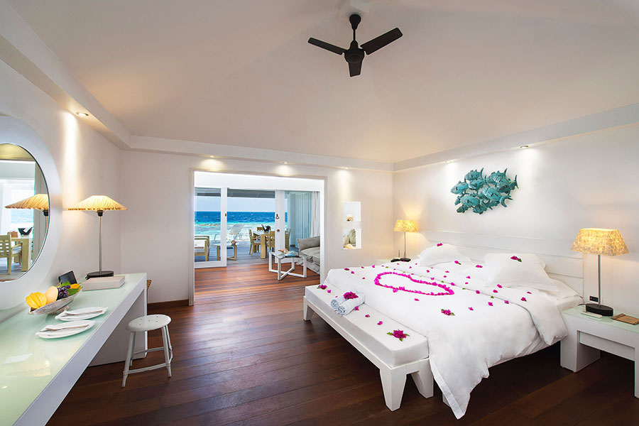 钻石阿莎格 - 海滨初级套房图片2 -  Diamonds Athuruga Beach&Water Villas Beach Front Junior Suite Photo 2