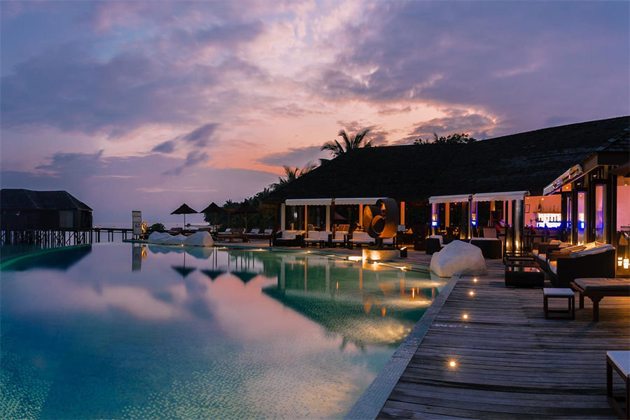 莉莉岛 - 泳池酒吧图片1 -  Lily Beach  Resort Aqva Pool Bar Photo 1
