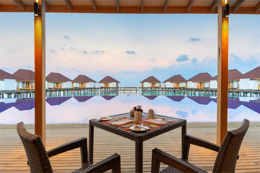 希娜蒙埃拉胡 - 池畔餐厅&酒吧图片1 - Cinnamon Ellaidhoo Maldives Malamathi Photo 1