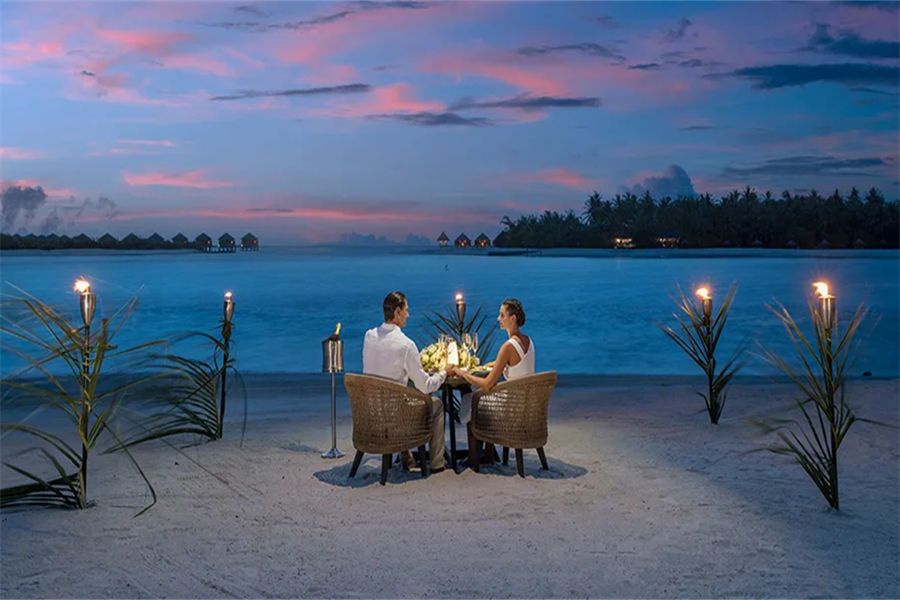 安纳塔纳娜拉杜私人餐厅 - 定制亲密用餐 - Naladhu Private Island Restaurant