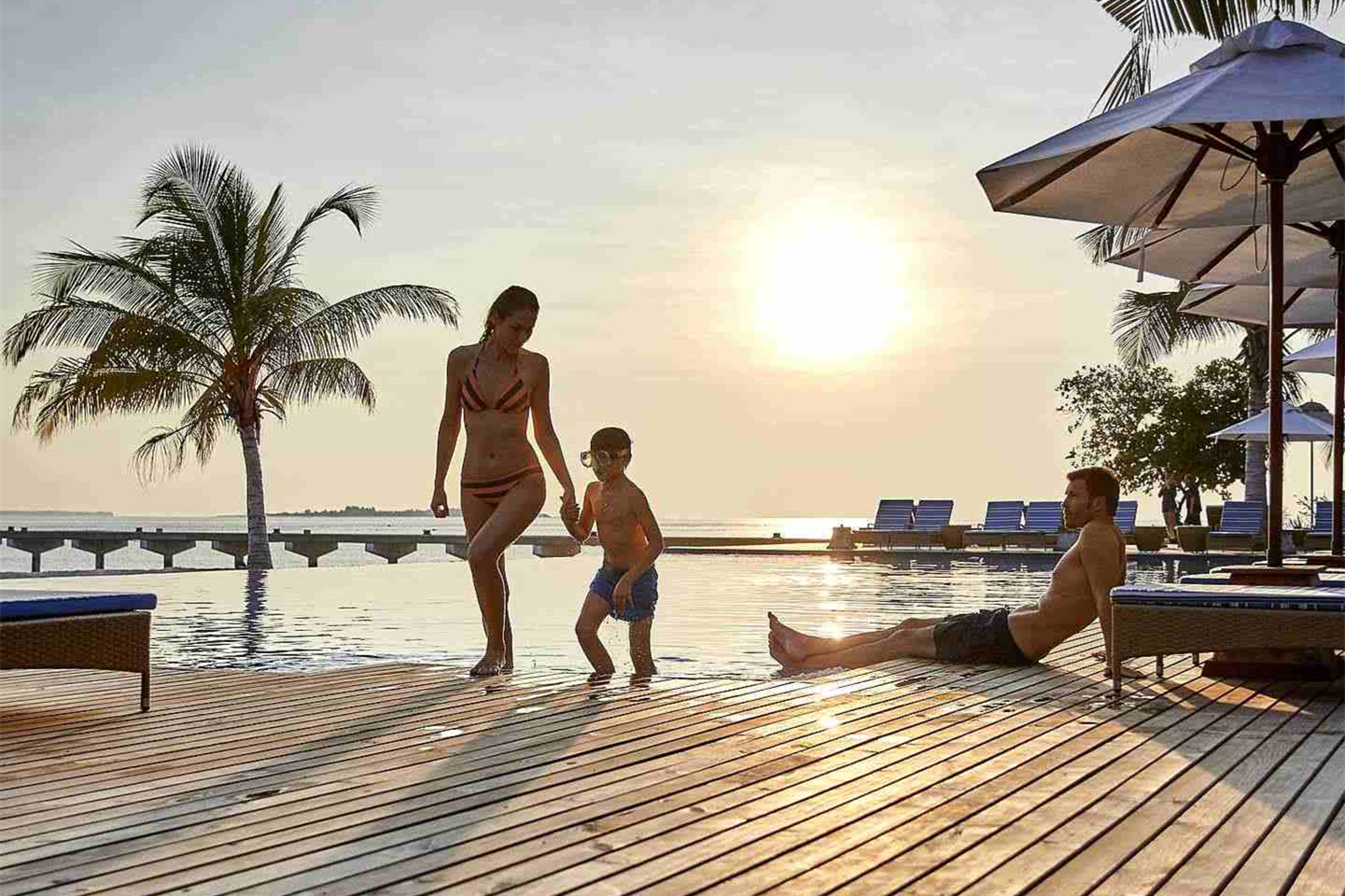 新鲁滨逊努努 - 泳池酒吧图片2 - Robinson Club Noonu Pool Bar Photo 2