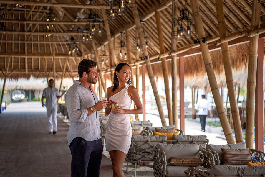 翡翠法斯曼度 - 日落泳池酒吧图片1 - Emerald Maldives Resort & Spa  Sunset Pool Café Photo 1