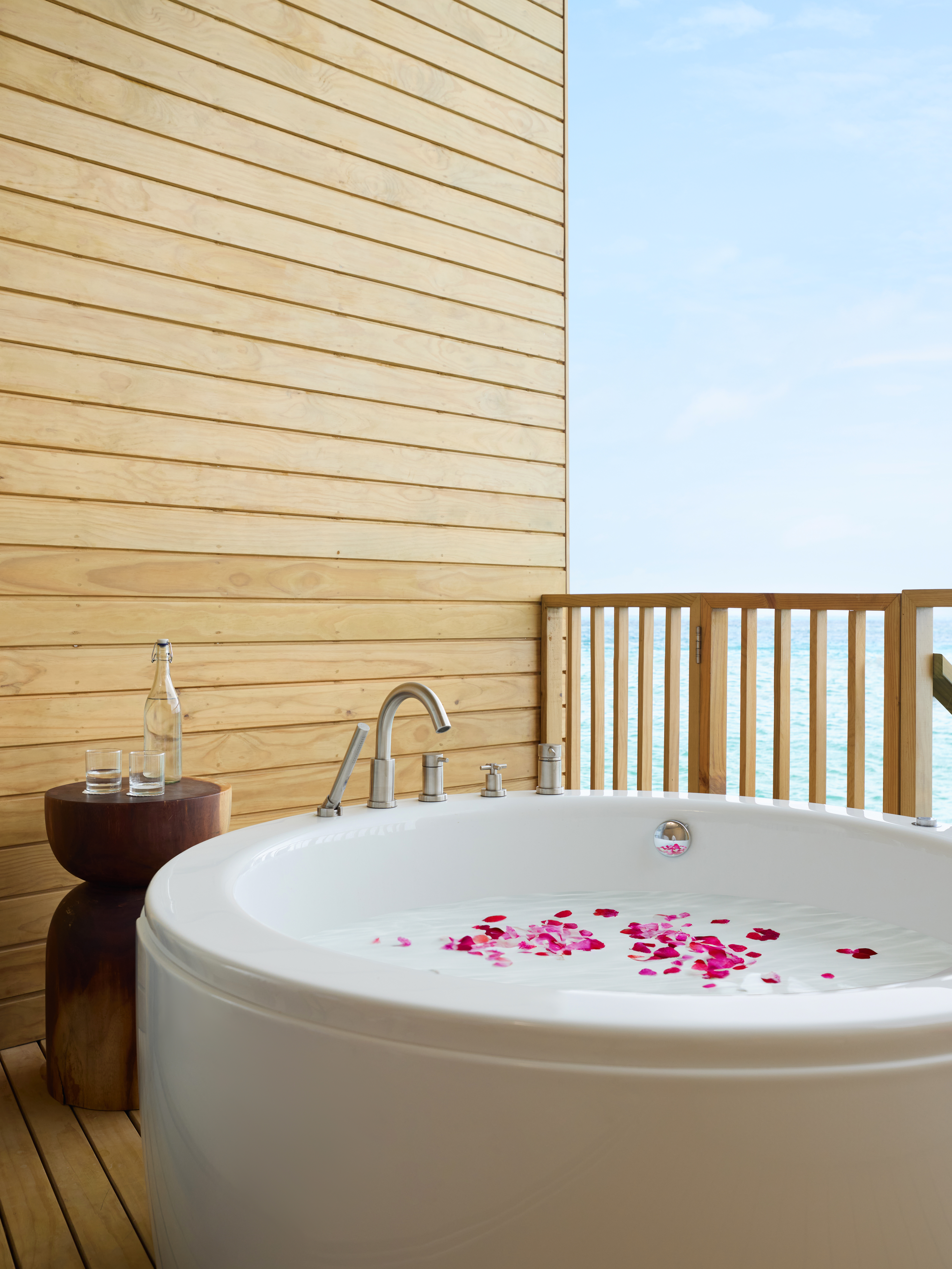 中央盛泰乐幻影 - 幻影水上别墅-带按摩浴缸图片2 - Centara Mirage Lagoon Maldives Mirage Overwater Villa with Jacuzzi Photo 2