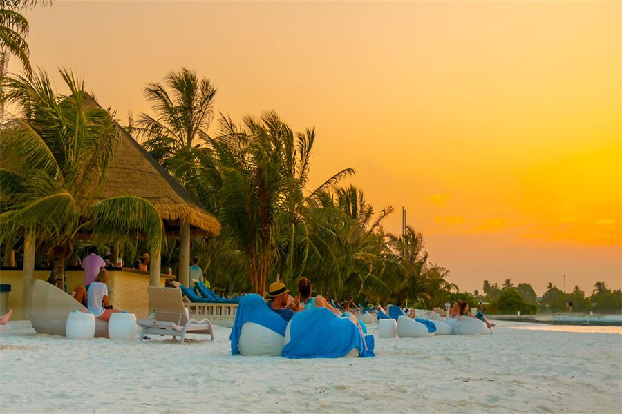 康杜玛 - 露天海滩酒吧图片1 - Holiday Inn Resort Kandooma Maldives  BAR-aveli Bar Photo 1