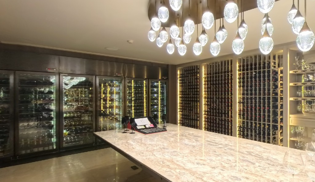 瑞吉 - 酒窖酒吧图片3 - The St. Regis Maldives Vommuli Resort Wine cellar bar Photo 3