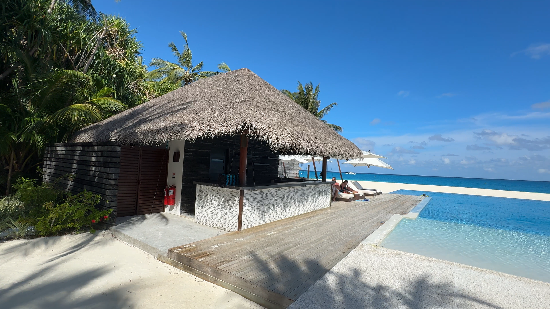 维拉沙鲁 - 英菲尼迪泳池酒吧图片1 - Velassaru Maldives Resort infinity Pool Bar Photo 1