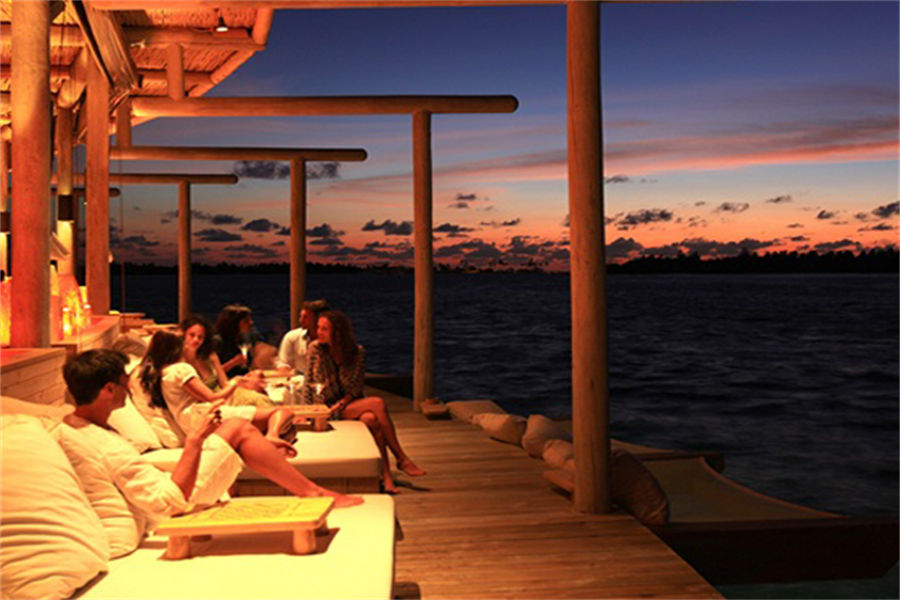 六善拉姆 - 清凉酒吧图片1 - Six Senses Latitude Laamu Chill Bar Photo 1