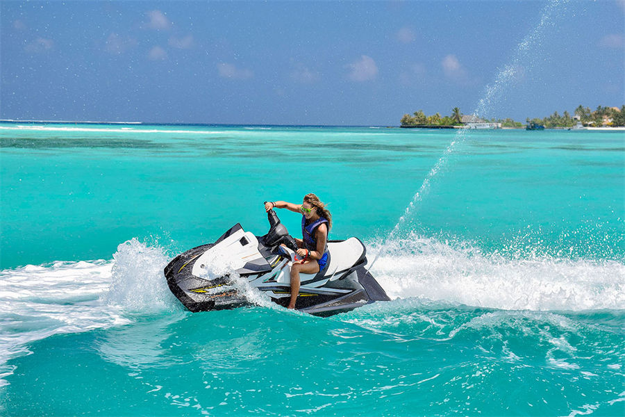 康杜玛 - 水上运动图片1 - Holiday Inn Resort Kandooma Maldives  Water Sports Photo 1