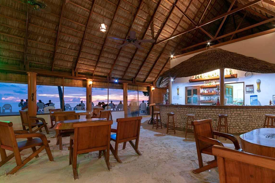 菲哈后岛 - 蓝色泻湖酒吧图片1 - Fihalohi Resort  Blue Lagoon Bar Photo 1