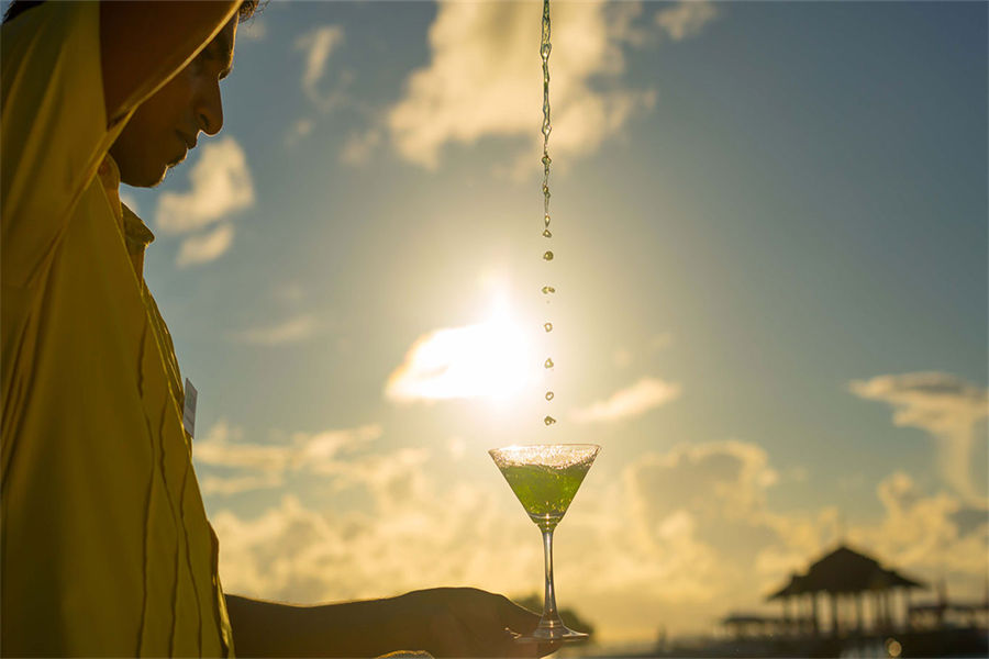 康杜玛 - 露天海滩酒吧图片2 - Holiday Inn Resort Kandooma Maldives  BAR-aveli Bar Photo 2