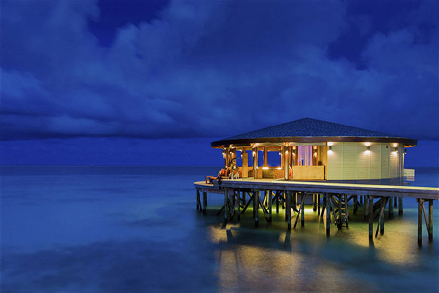 圣塔拉富士 - 海面酒吧图片1 - Centara Ras Fushi Resort & Spa Maldives Viu Bar Photo 1