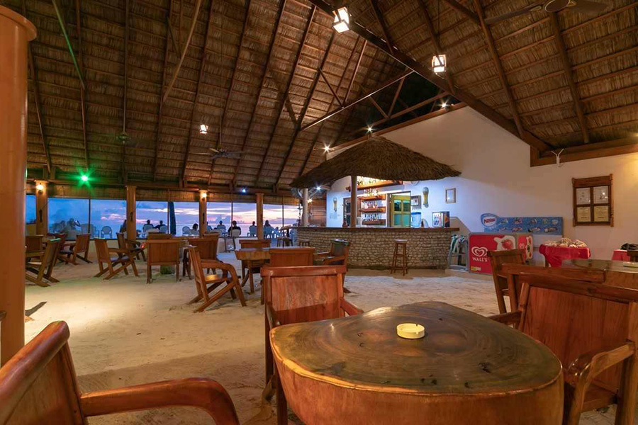 菲哈后岛 - 蓝色泻湖酒吧图片2 - Fihalohi Resort  Blue Lagoon Bar Photo 2