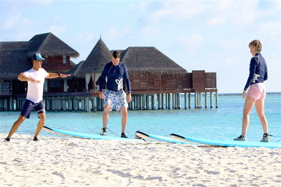 安纳塔拉薇利 - 冲浪图片4 - Anantara Veli Resort Maldives Surfing Photo 4