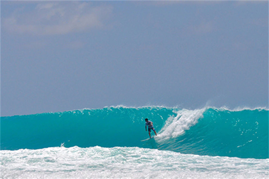 康杜玛 - 冲浪图片3 - Holiday Inn Resort Kandooma Maldives  Surfing Photo 3