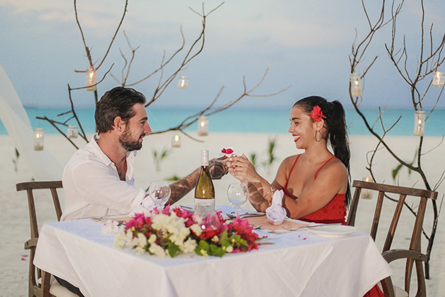 曼德芙仕 - 海滩晚餐图片1 -  Medhufushi lsland Resort Dinner On The Beach Photo 1
