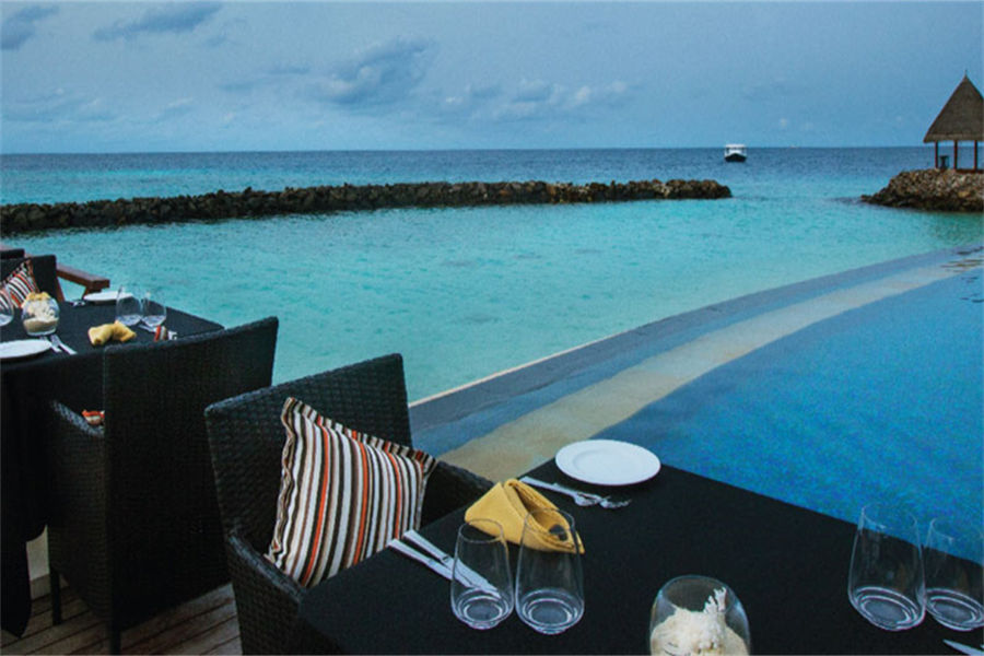 泰姬珊瑚 - 池畔酒吧图片2 - Taj Coral Reef Resort & Spa Pool Side Photo 2