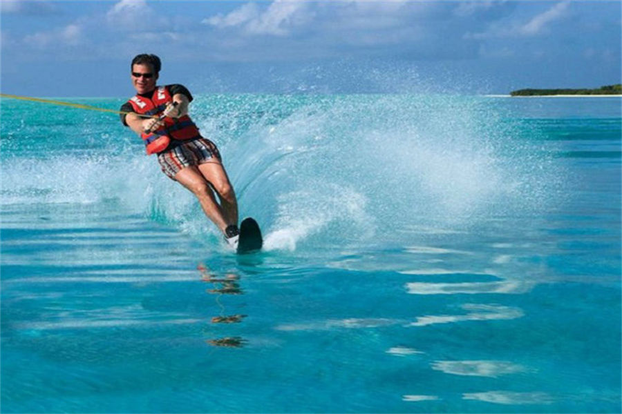六善拉姆 - 水上运动图片2 - Six Senses Latitude Laamu Water Sports Photo 2