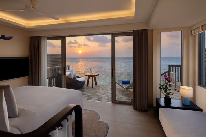 安纳塔拉安凡尼 - 日落水上别墅图片1 - Avani+ Fares Maldives  Sunset Over Water Villa Photo 1