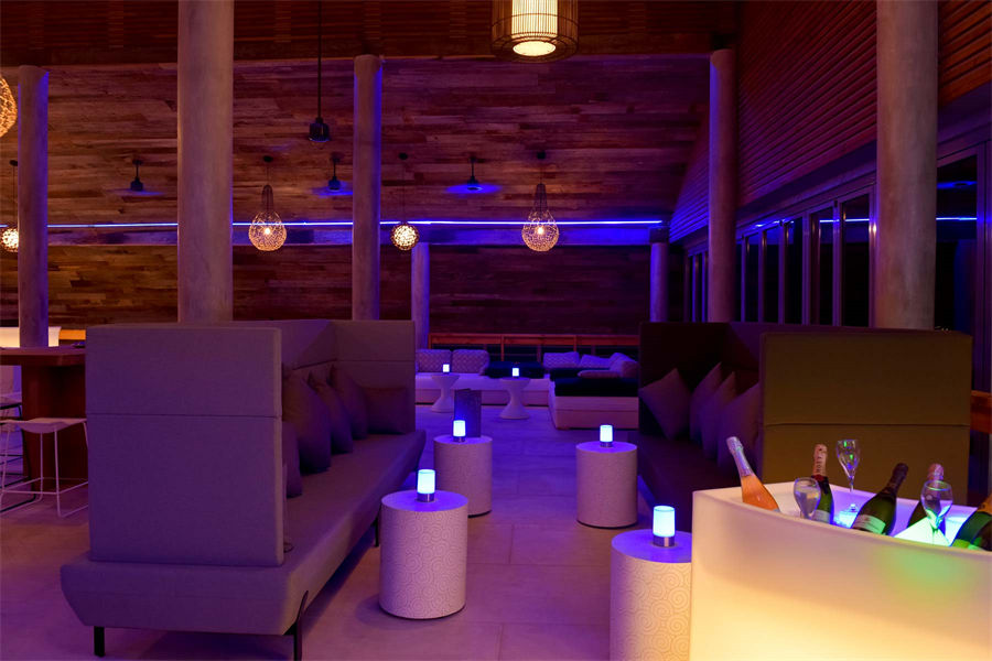 库拉玛蒂 - 阁楼香槟酒吧图片2 - Kuramathi Resort Maldives Champagne Loft Photo 2