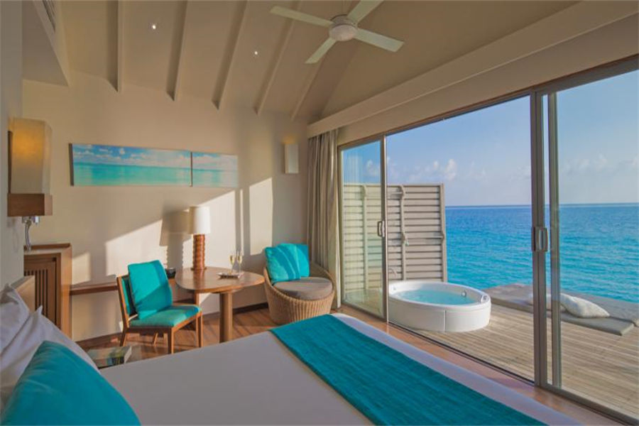 圣塔拉富士 - 高级豪华日落水上别墅图片3 - Centara Ras Fushi Resort & Spa Maldives Premium Deluxe Sunset Overwater Villa Photo 3