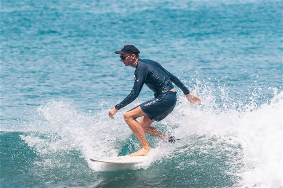 安纳塔拉薇利 - 冲浪图片2 - Anantara Veli Resort Maldives Surfing Photo 2