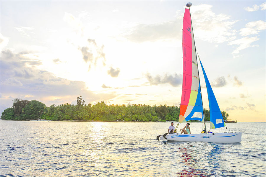 康杜玛 - 水上运动图片2 - Holiday Inn Resort Kandooma Maldives  Water Sports Photo 2