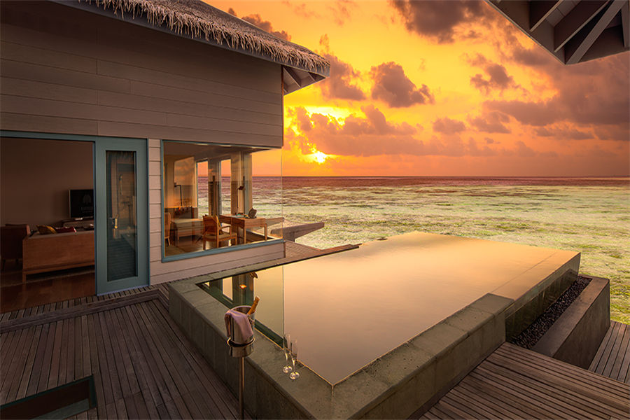 莱佛士 - 日落水上泳池别墅图片1 - Raffles Maldives Meradhoo Sunset Overwater Villa With Pool Photo 1