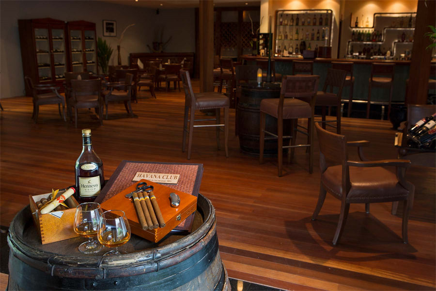 库拉玛蒂 - 哈瓦那俱乐部图片4 - Kuramathi Resort Maldives Havana Club Wine & Cigar Bar Photo 4