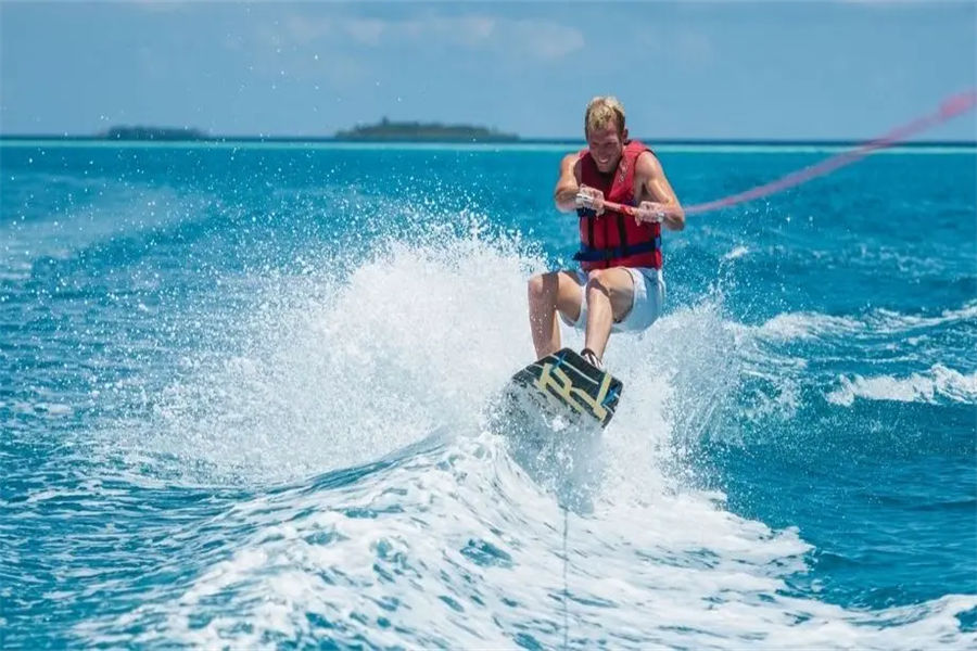 瓦宾法鲁 - 水上运动图片2 - Banyan Tree Vabbinfaru Water Sport Photo 2