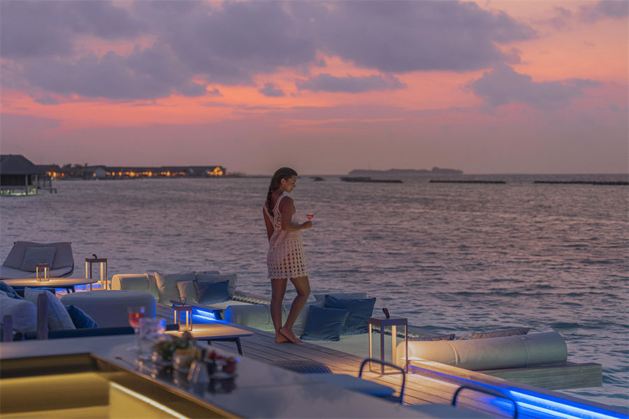 四季兰达吉拉瓦鲁 - 海洋酒吧图片1 - Four Seasons Landaa Giraavaru Sea Bar Photo 1